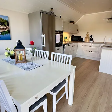 8 Person In Urangsvag