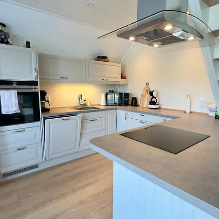 8 Person In Urangsvag Ervik (Urangsvag)