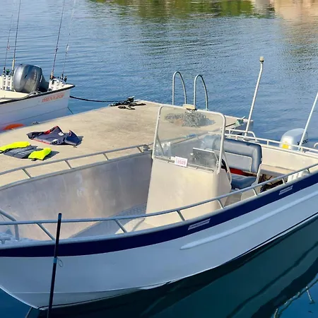 8 Person In Urangsvag * Ervik (Urangsvag)