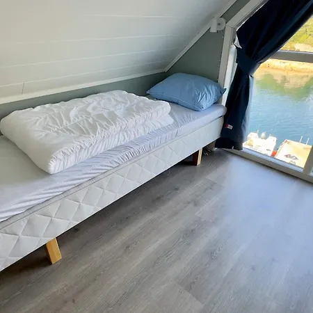 8 Person In Urangsvag Ervik (Urangsvag)