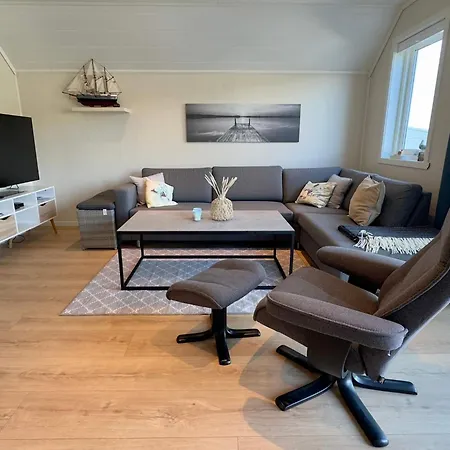 8 Person In Urangsvag