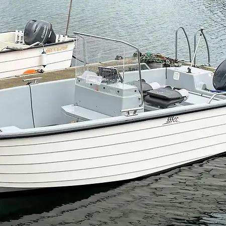 8 Person In Urangsvag