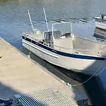 8 Person In Urangsvag *