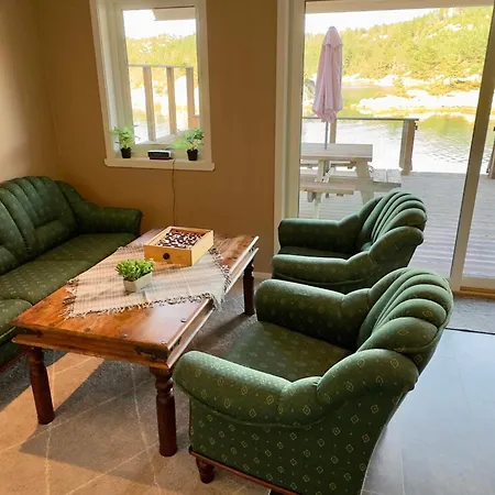 8 Person In Urangsvag * Ervik (Urangsvag)