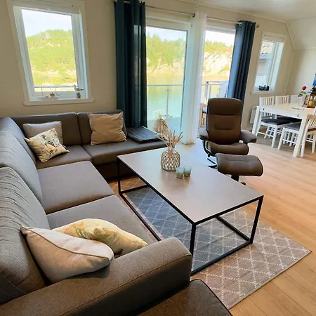 Semesterbostad 8 Person In Urangsvag *