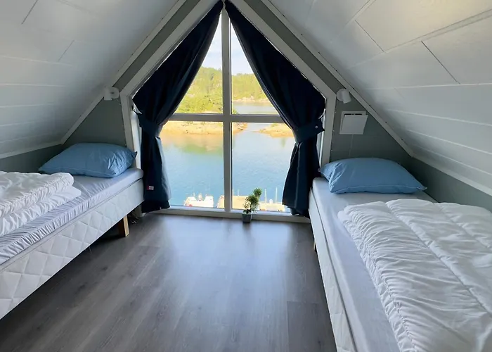 8 Person In Urangsvag Semesterbostad Ervik (Urangsvag)