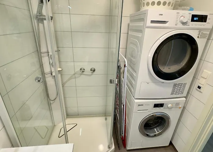 8 Person In Urangsvag *