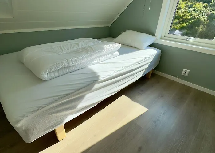 8 Person In Urangsvag *